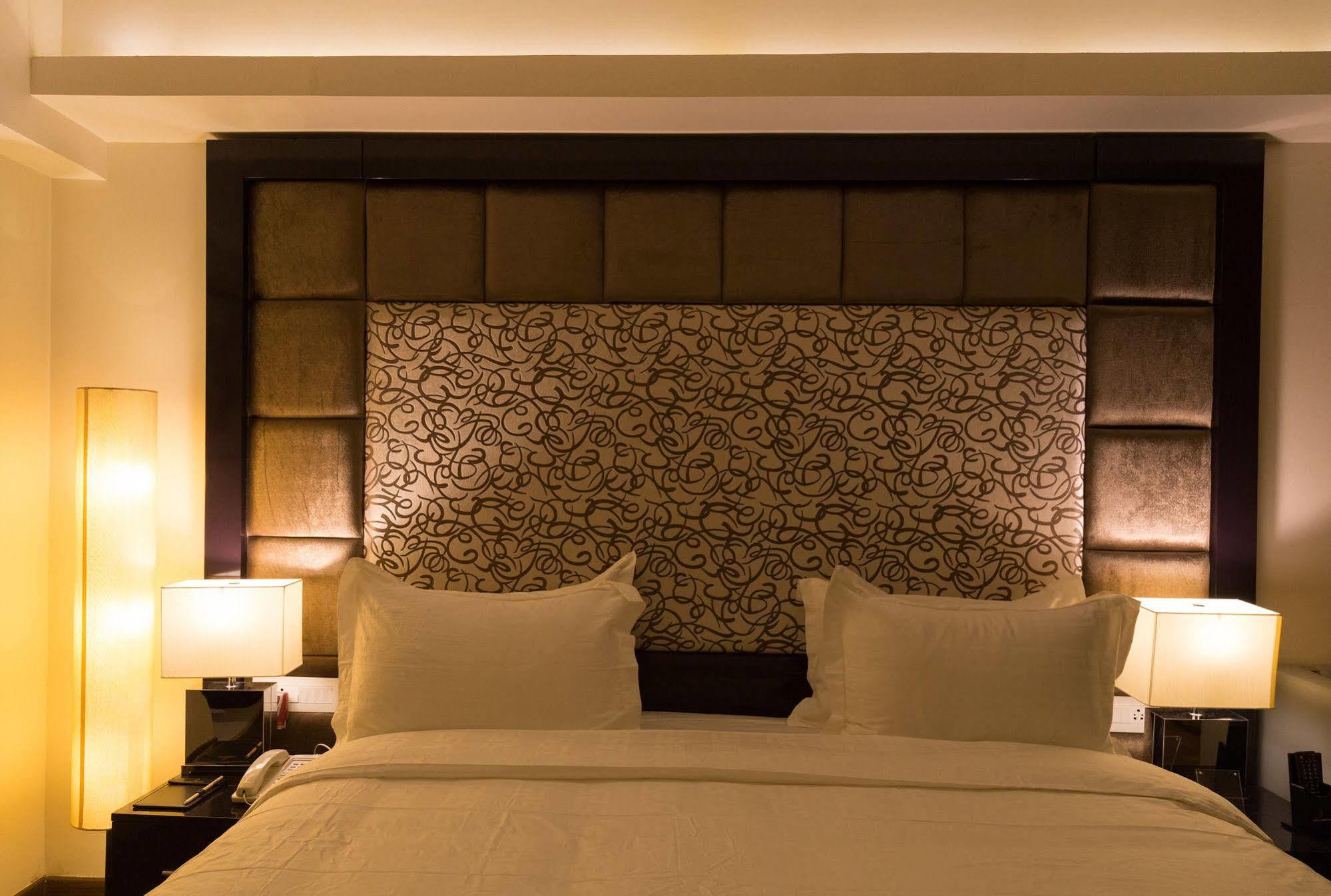 Hotel Oxina Lygon Tiruchirappalli Buitenkant foto
