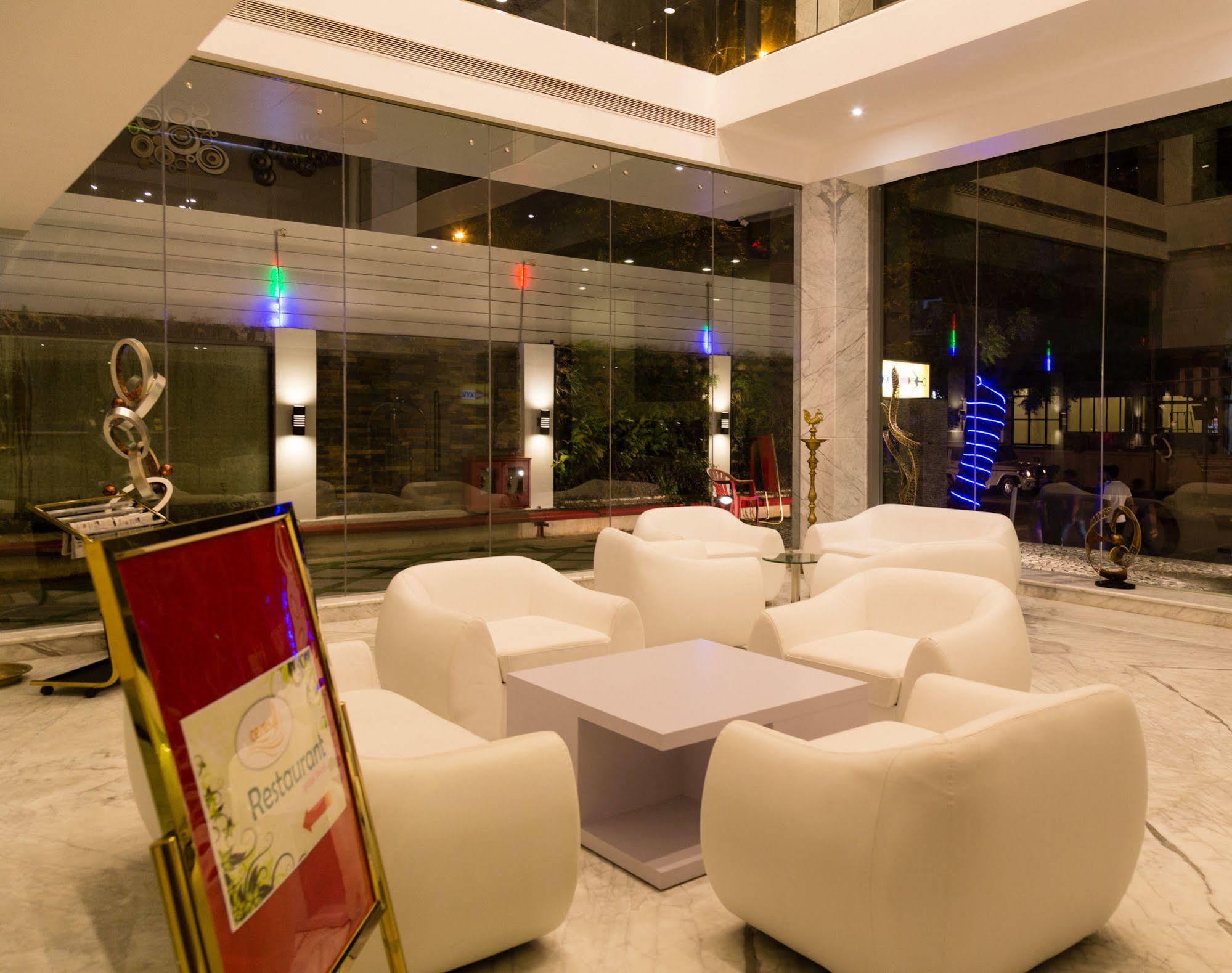 Hotel Oxina Lygon Tiruchirappalli Buitenkant foto