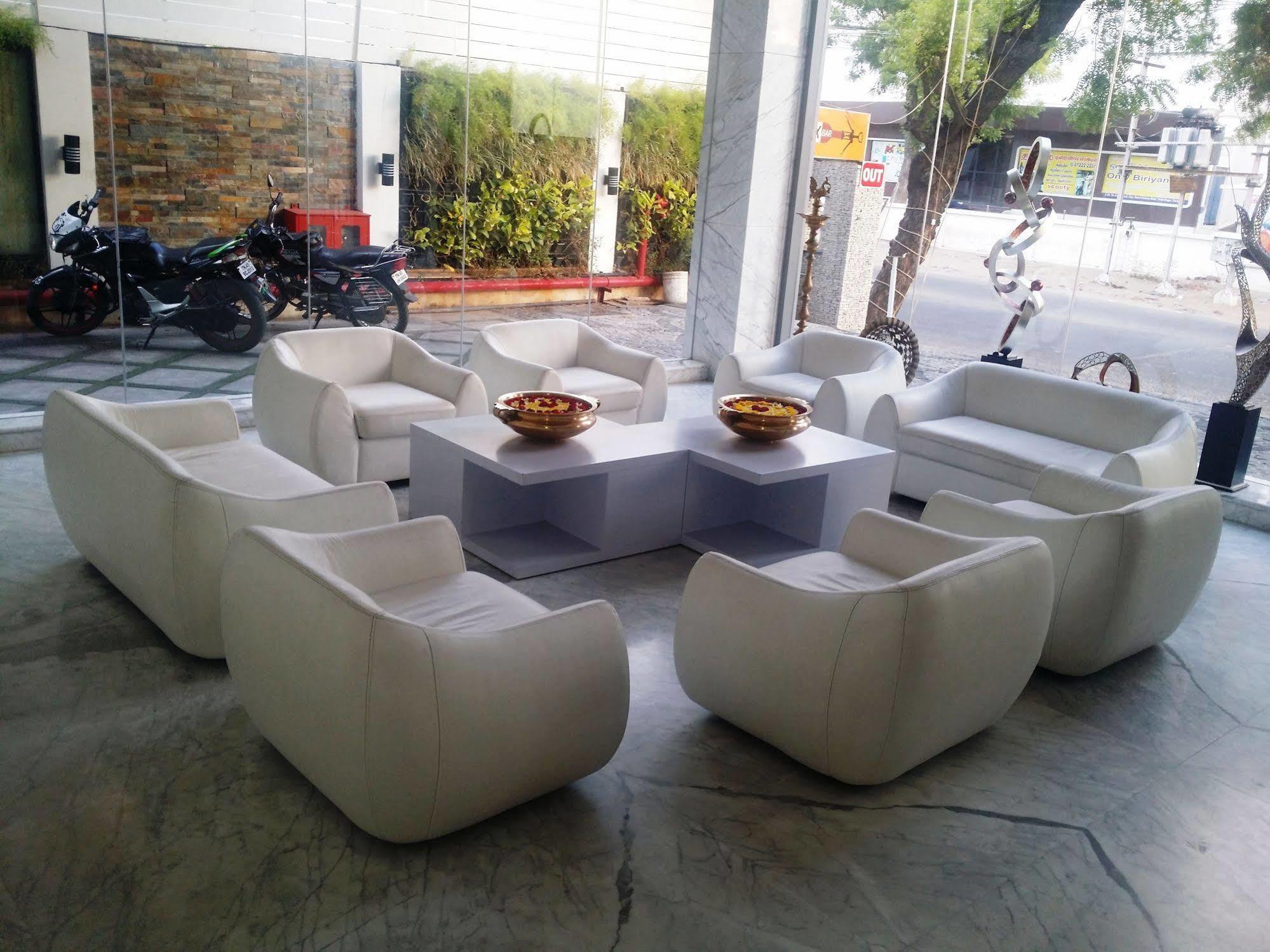 Hotel Oxina Lygon Tiruchirappalli Buitenkant foto