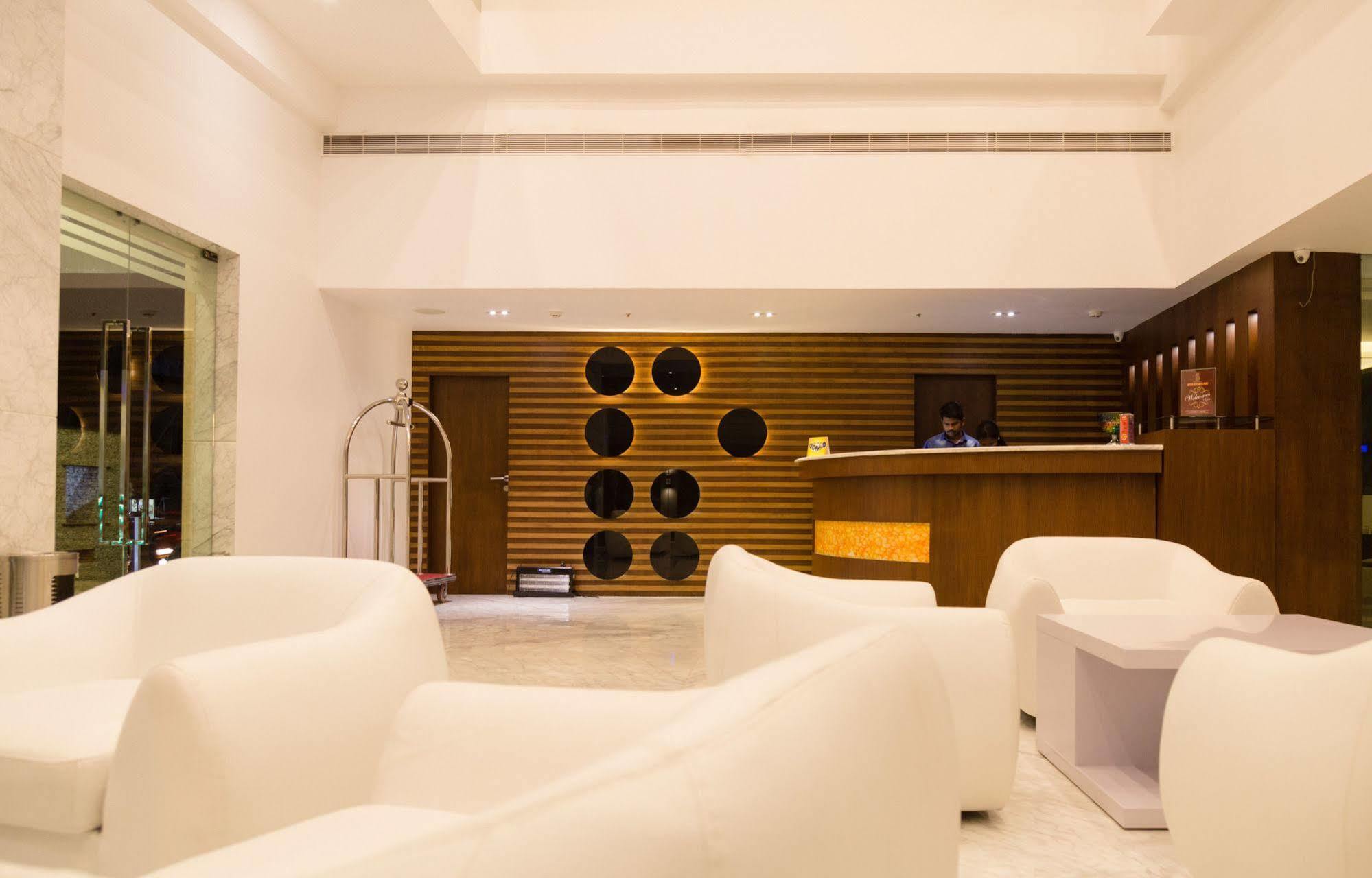 Hotel Oxina Lygon Tiruchirappalli Buitenkant foto